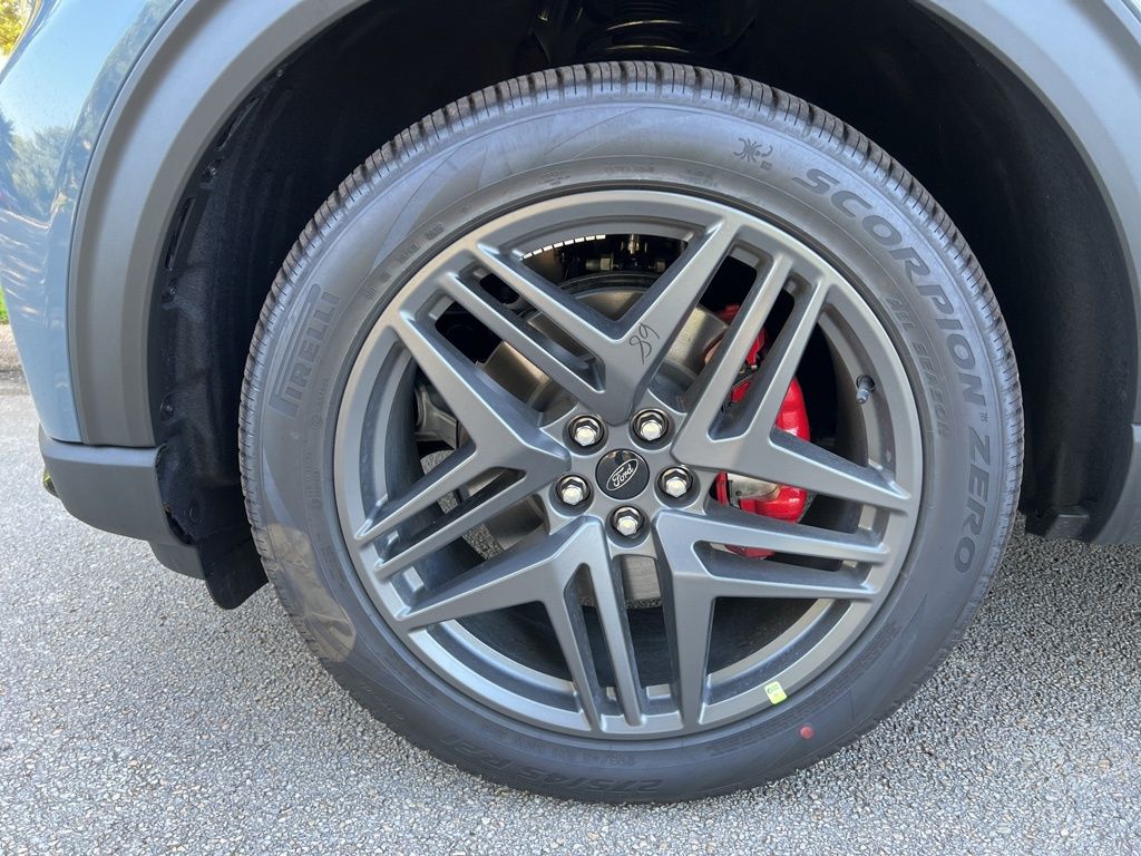 2025 Ford Explorer ST-Line photo 41