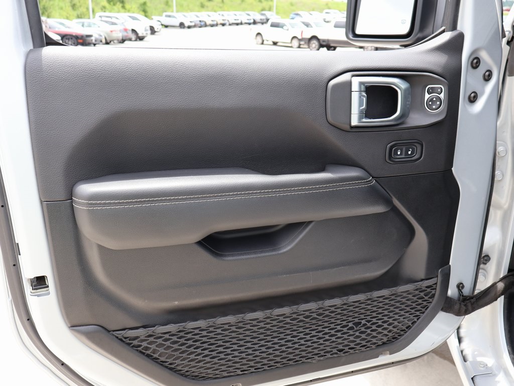 2023 Jeep Wrangler Sahara 4xe photo 18