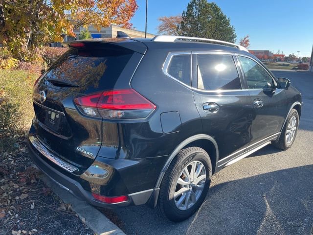 2018 Nissan Rogue SV photo 3