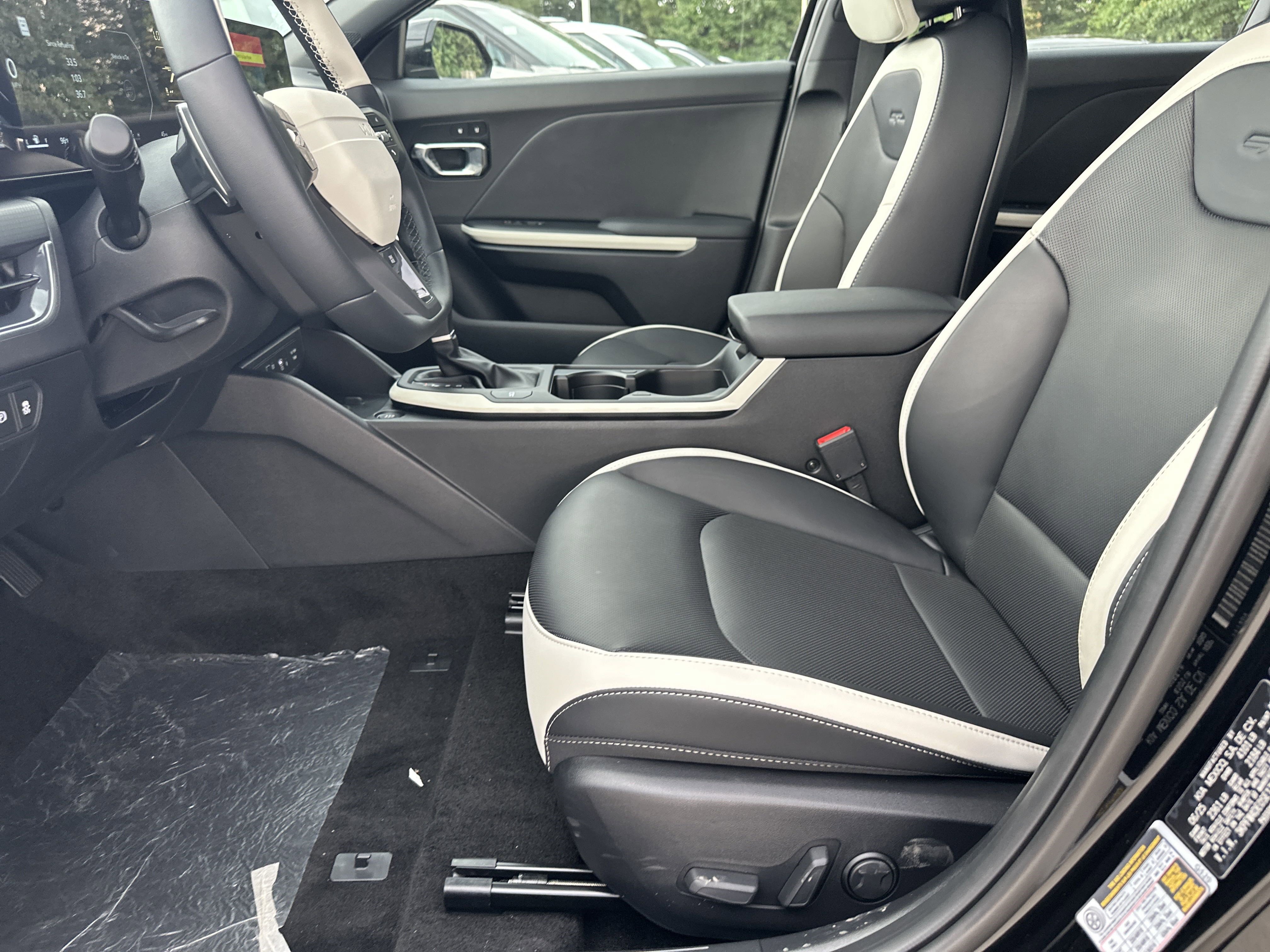 2025 Kia K4 GT-Line photo 2
