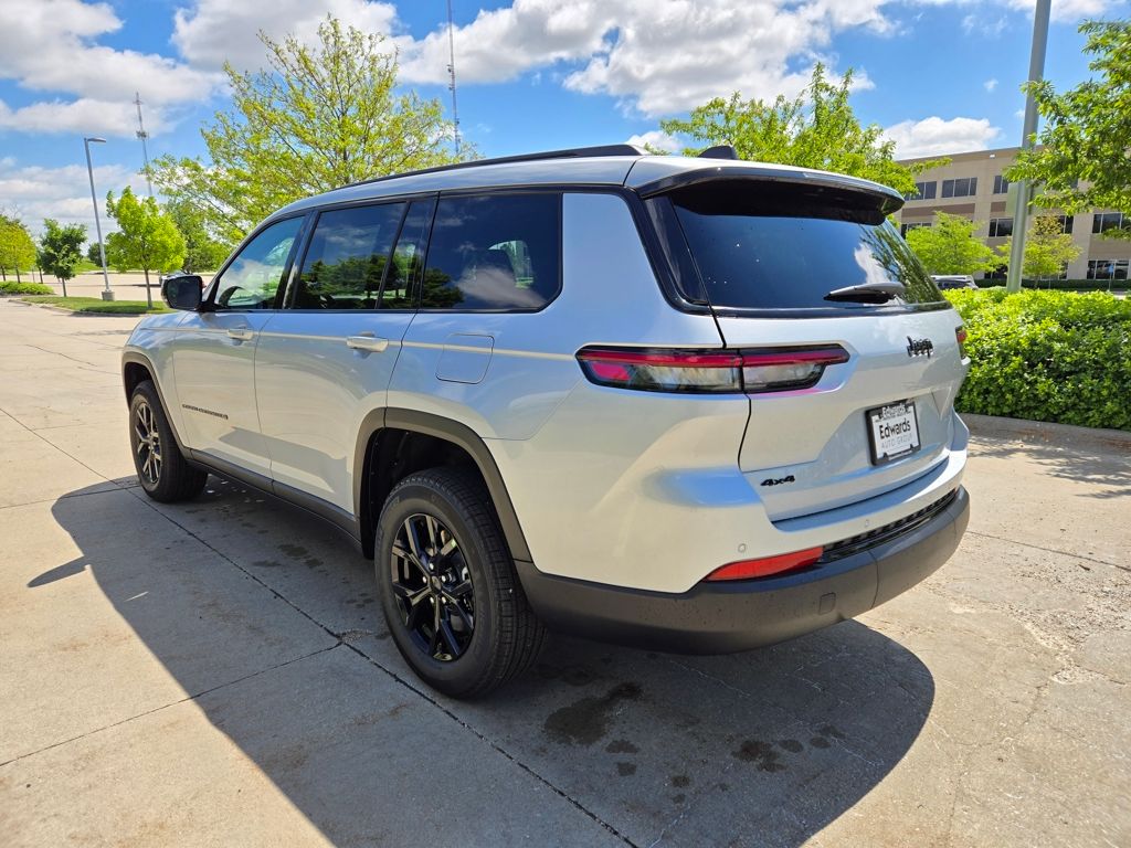 2025 Jeep Grand Cherokee Altitude photo 4
