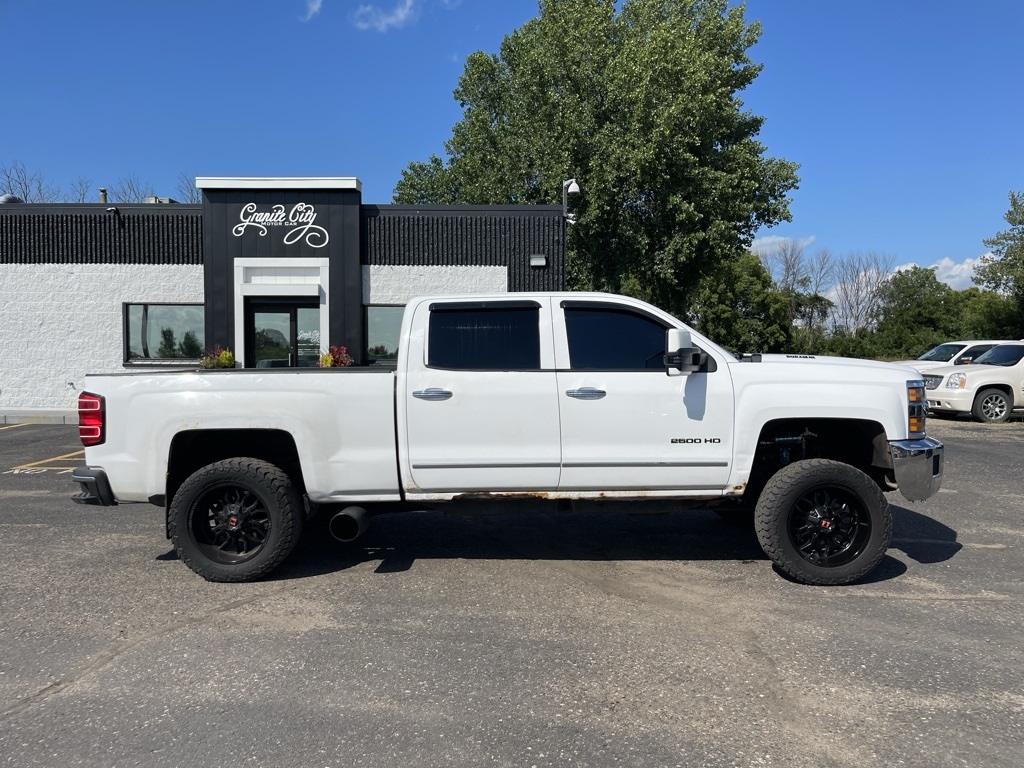 2015 Chevrolet Silverado 2500HD LTZ photo 3