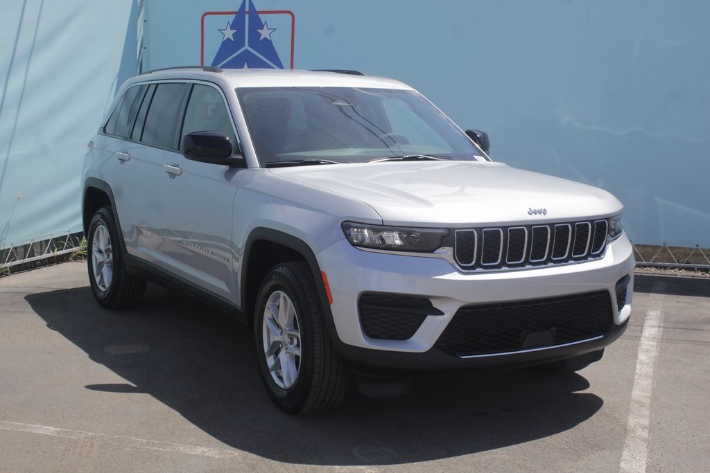 2025 Jeep Grand Cherokee Laredo X photo 3