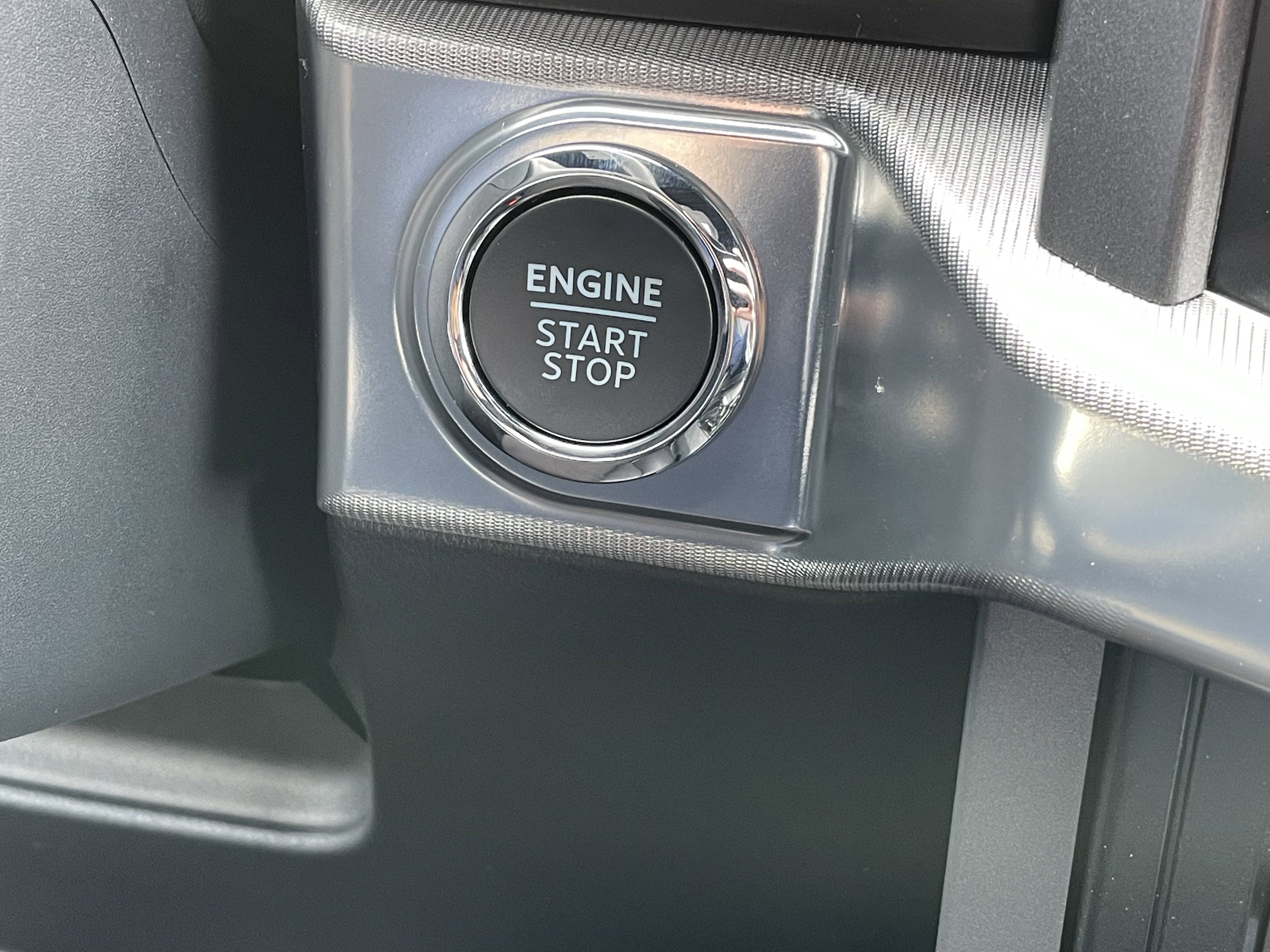 2025 Ford F-150 Lariat photo 4