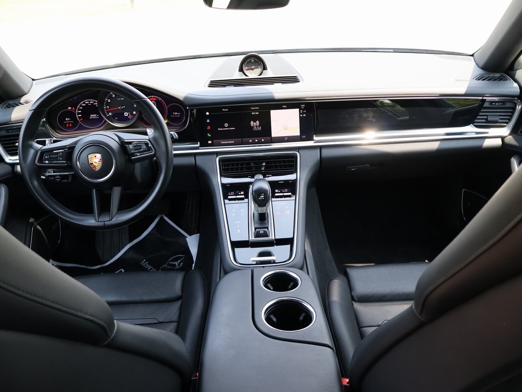 2022 Porsche Panamera 4 photo 18