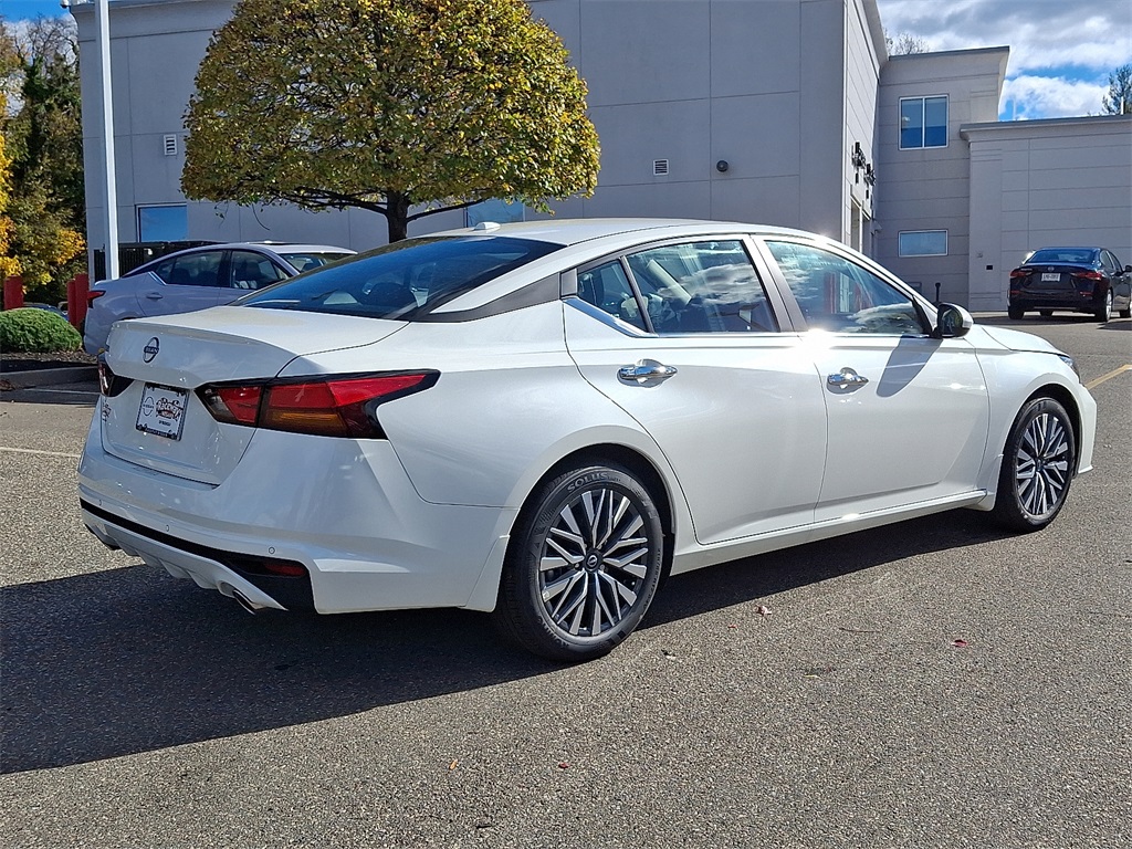 2025 Nissan Altima SV photo 4