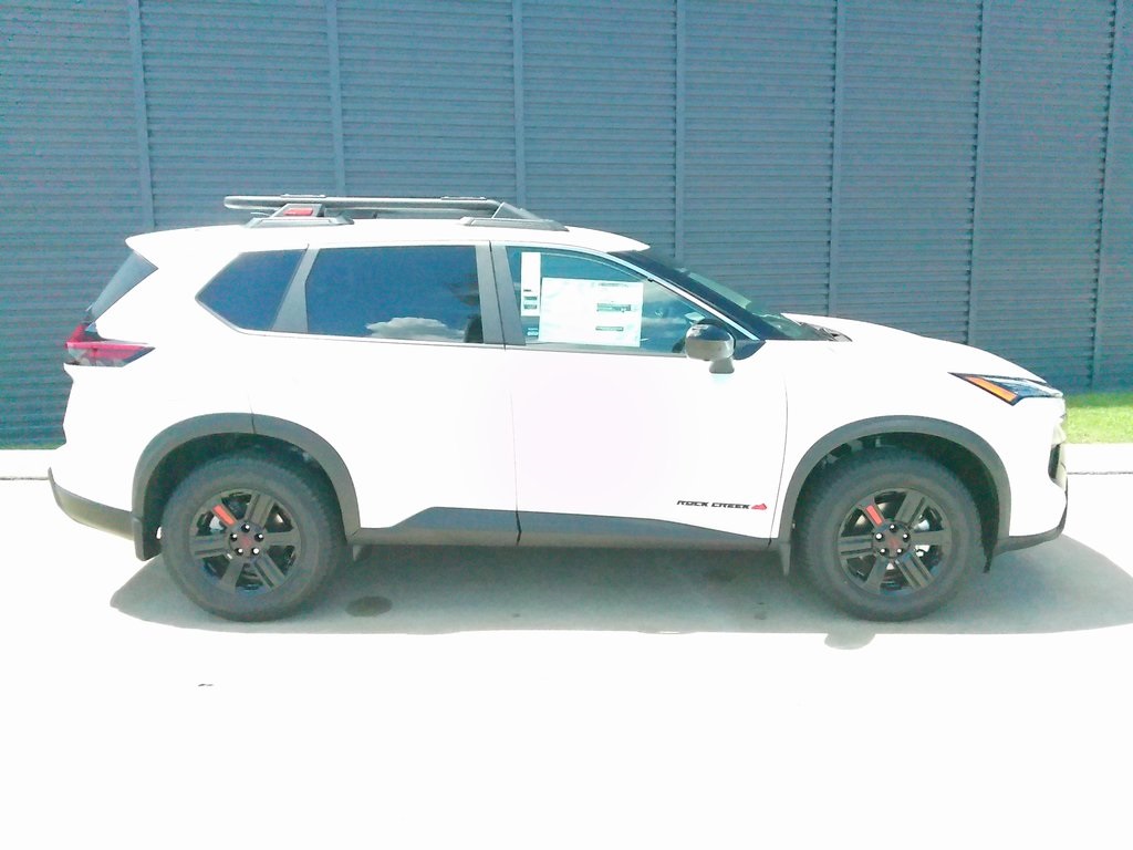 2026 Nissan Rogue SV photo 2