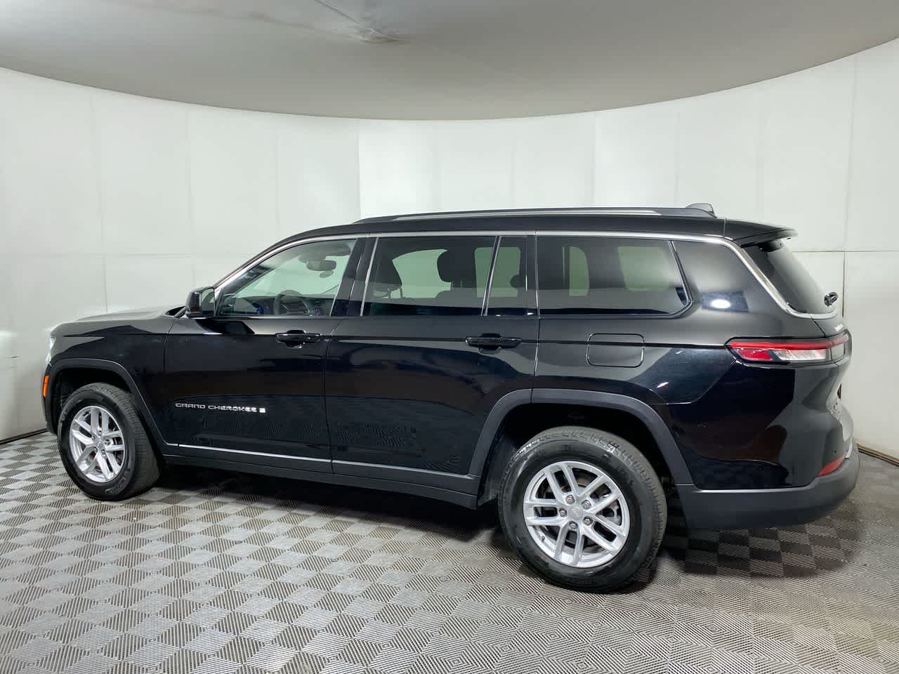 2023 Jeep Grand Cherokee Laredo photo 14