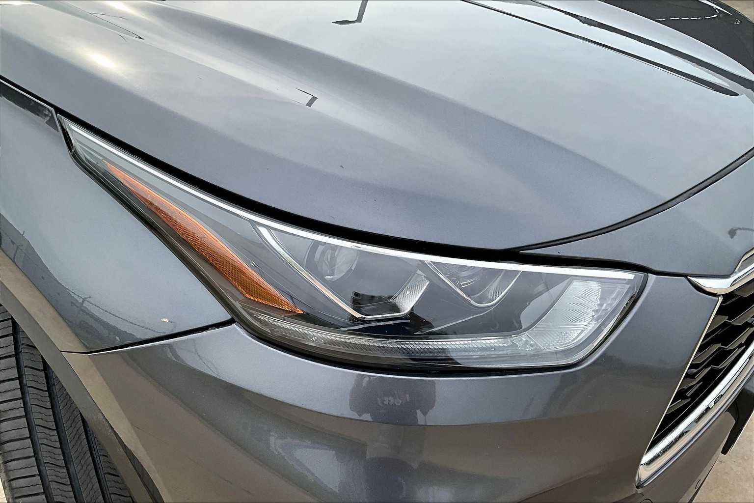 2020 Toyota Highlander Limited photo 25