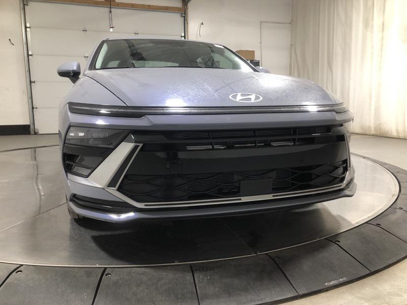 2026 Hyundai Sonata SEL Sport photo 2