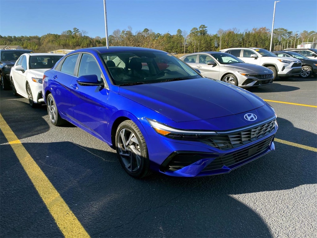 2025 Hyundai Elantra SEL's photo