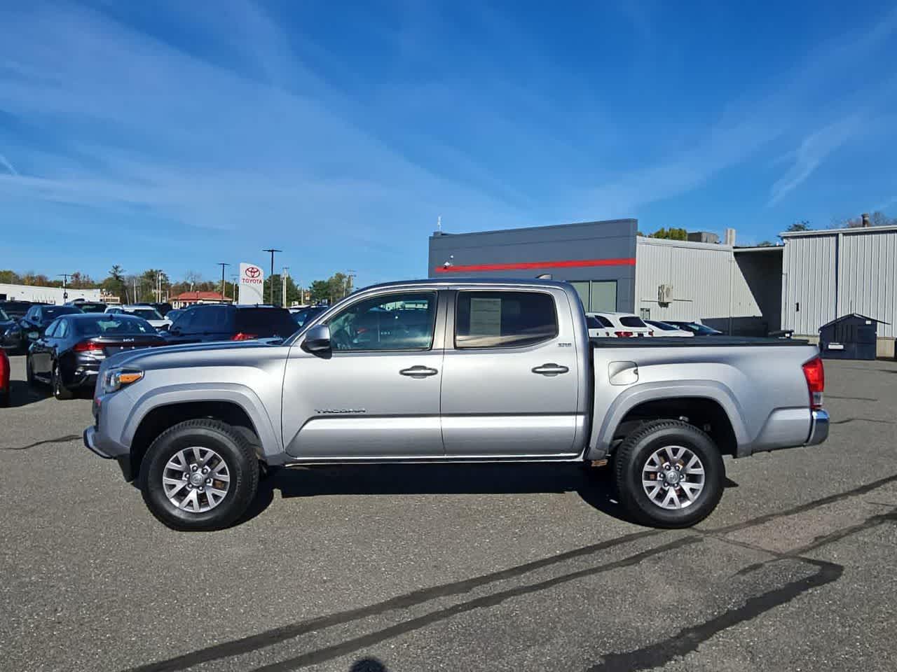 2017 Toyota Tacoma SR5 photo 3