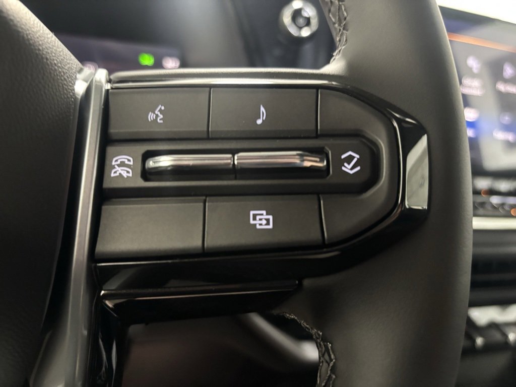 2025 Chevrolet Colorado Work Truck LT photo 11