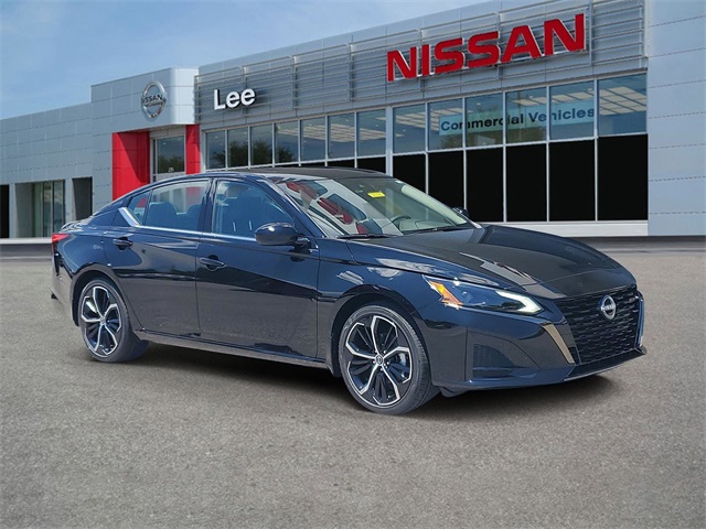 2025 Nissan Altima SR's photo