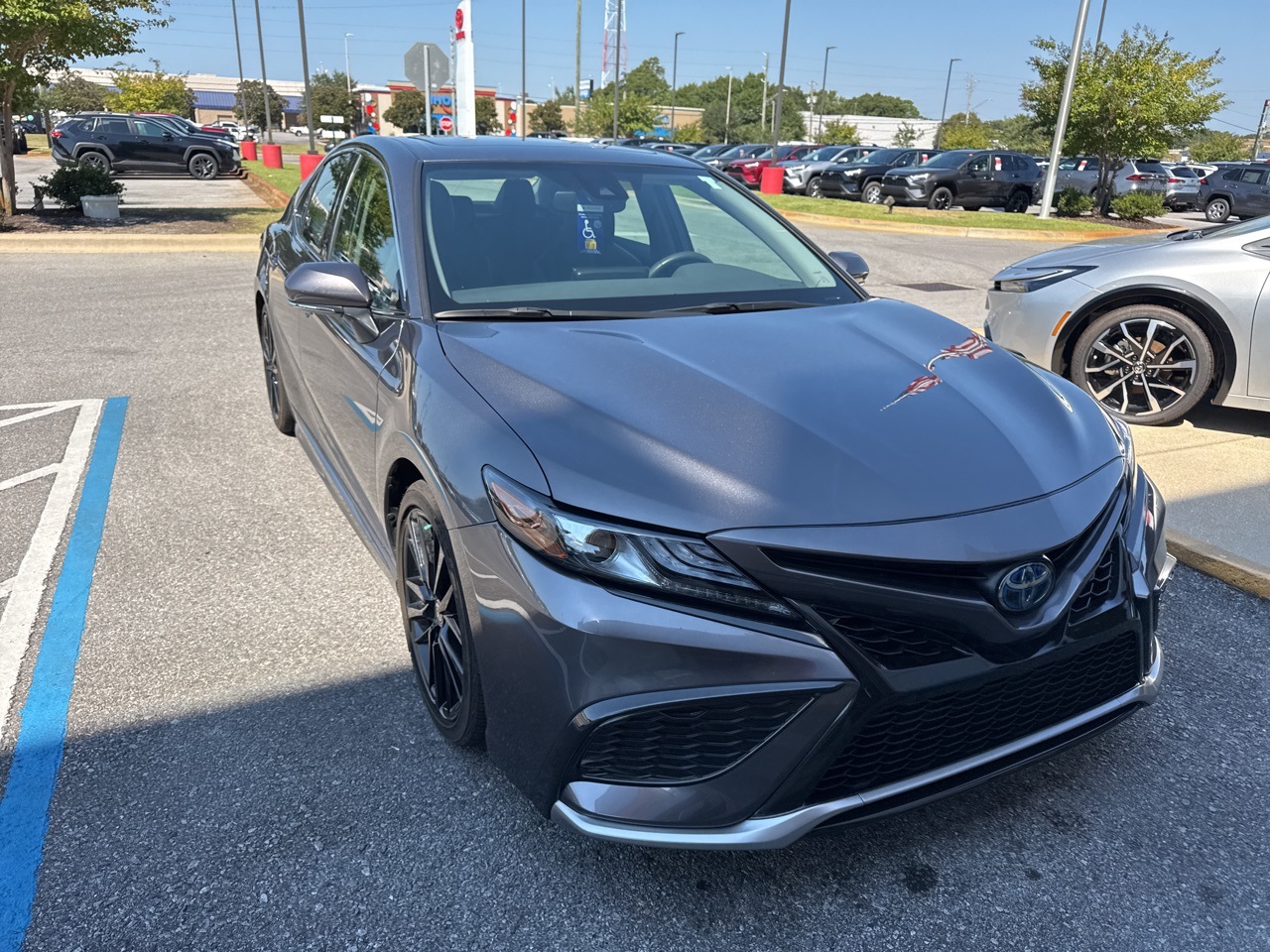 2022 Toyota Camry Hybrid XSE photo 3