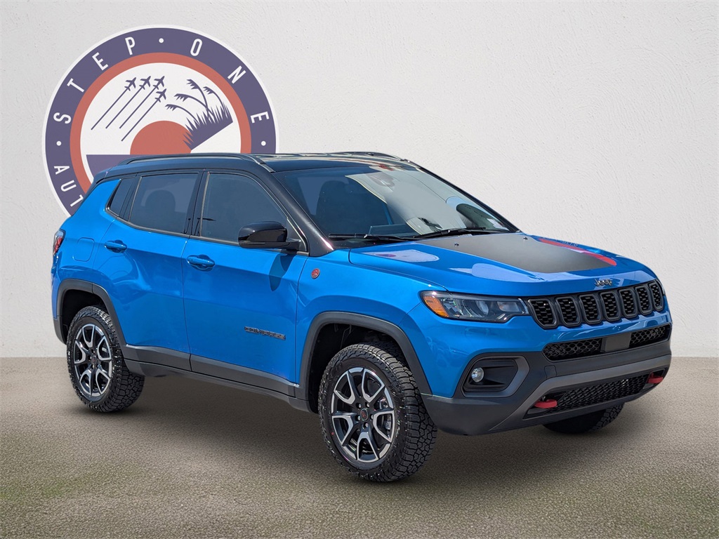 2026 Jeep Compass Trailhawk photo 2