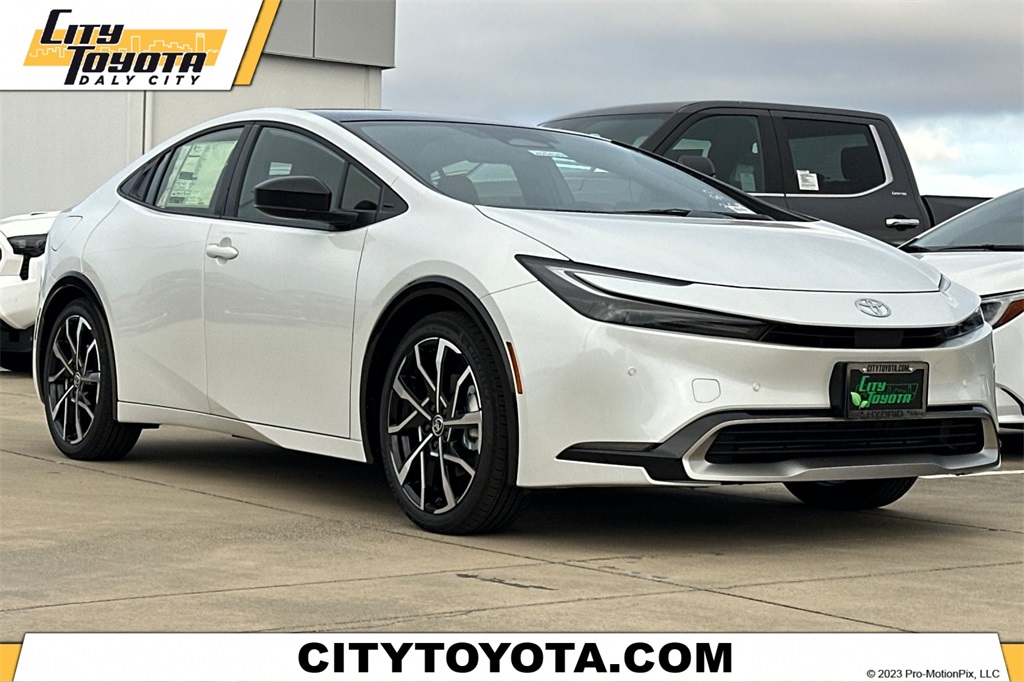 2026 Toyota Prius XSE Premium's photo