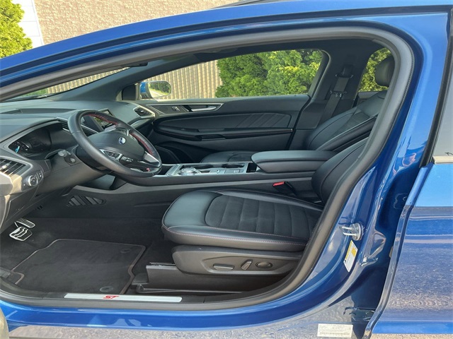 2022 Ford Edge ST photo 9