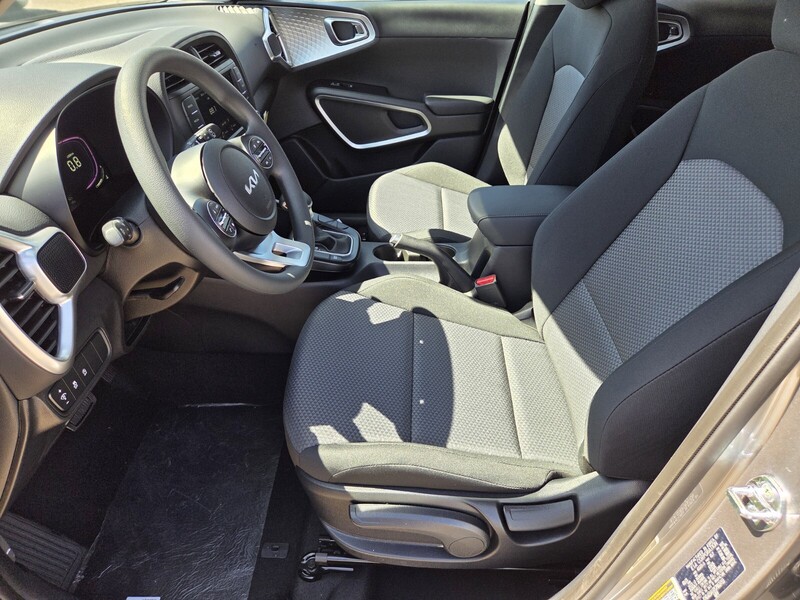 2025 Kia Soul LX photo 5