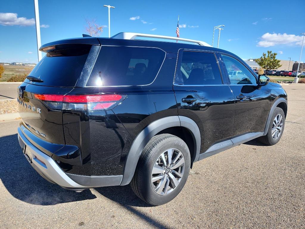 2025 Nissan Pathfinder SL photo 3
