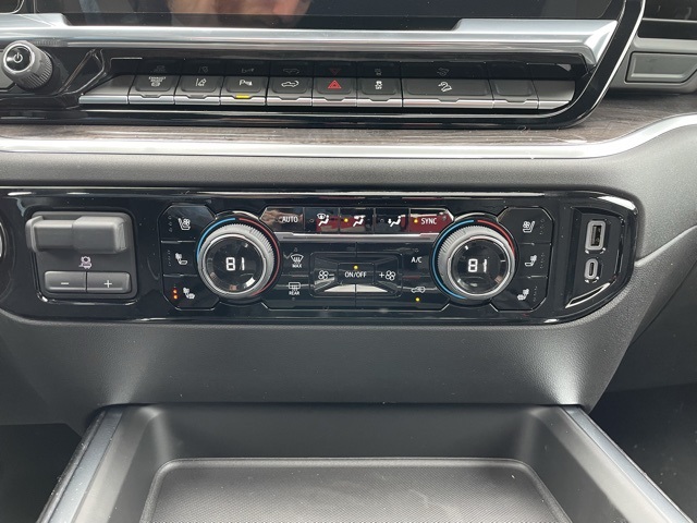 2025 Chevrolet Silverado 3500HD LTZ photo 3