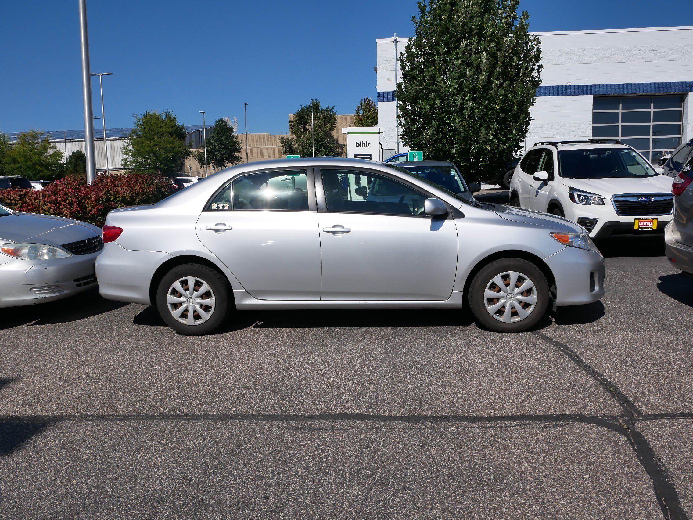 2011 Toyota Corolla LE photo 2