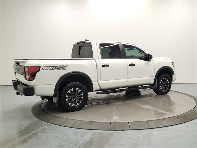 2023 Nissan Titan PRO-4X photo 5