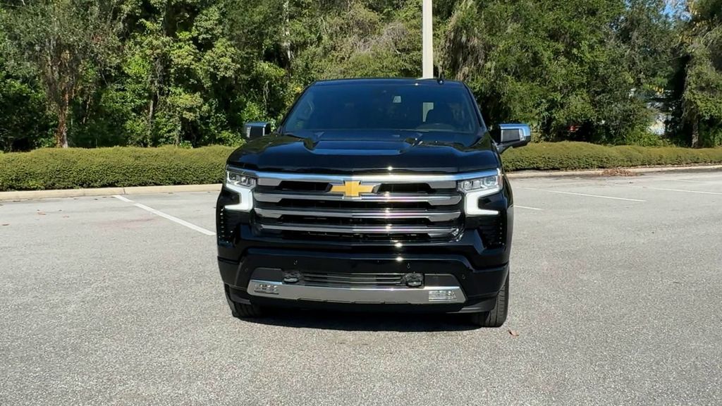 2024 Chevrolet Silverado 1500 High Country photo 3