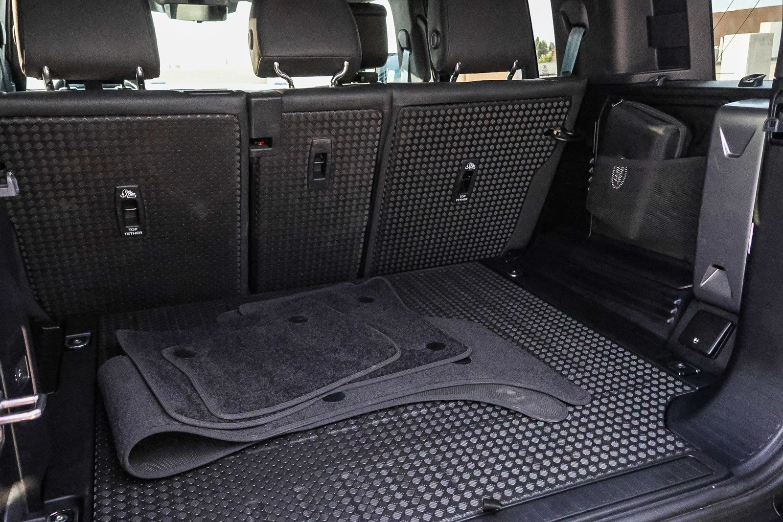 2024 Land Rover Defender 110 V8 photo 16