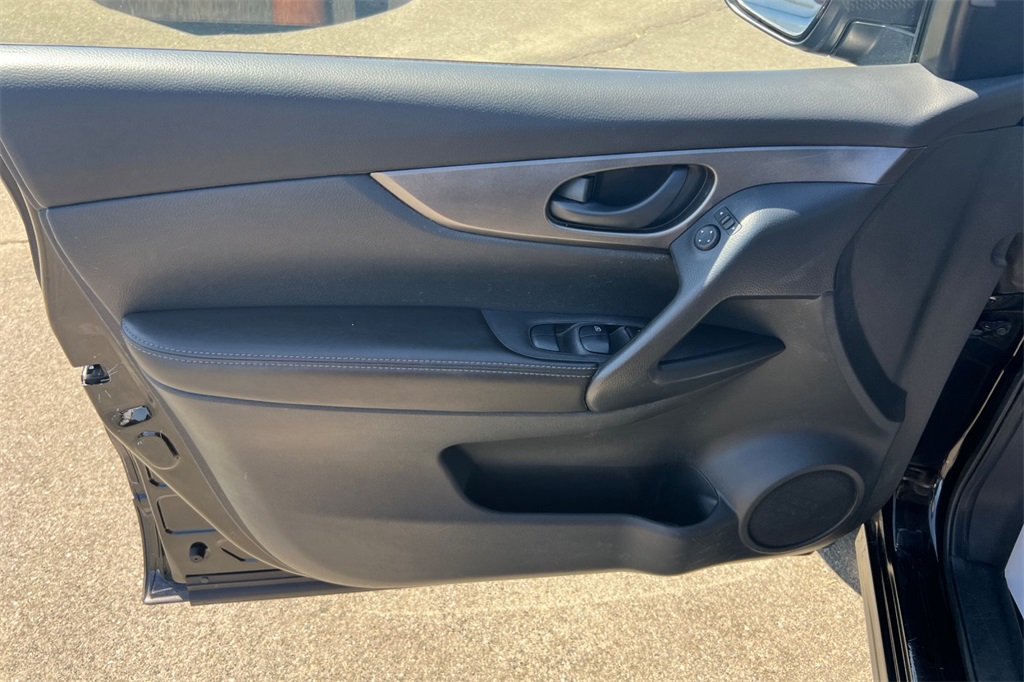2022 Nissan Rogue Sport S photo 14