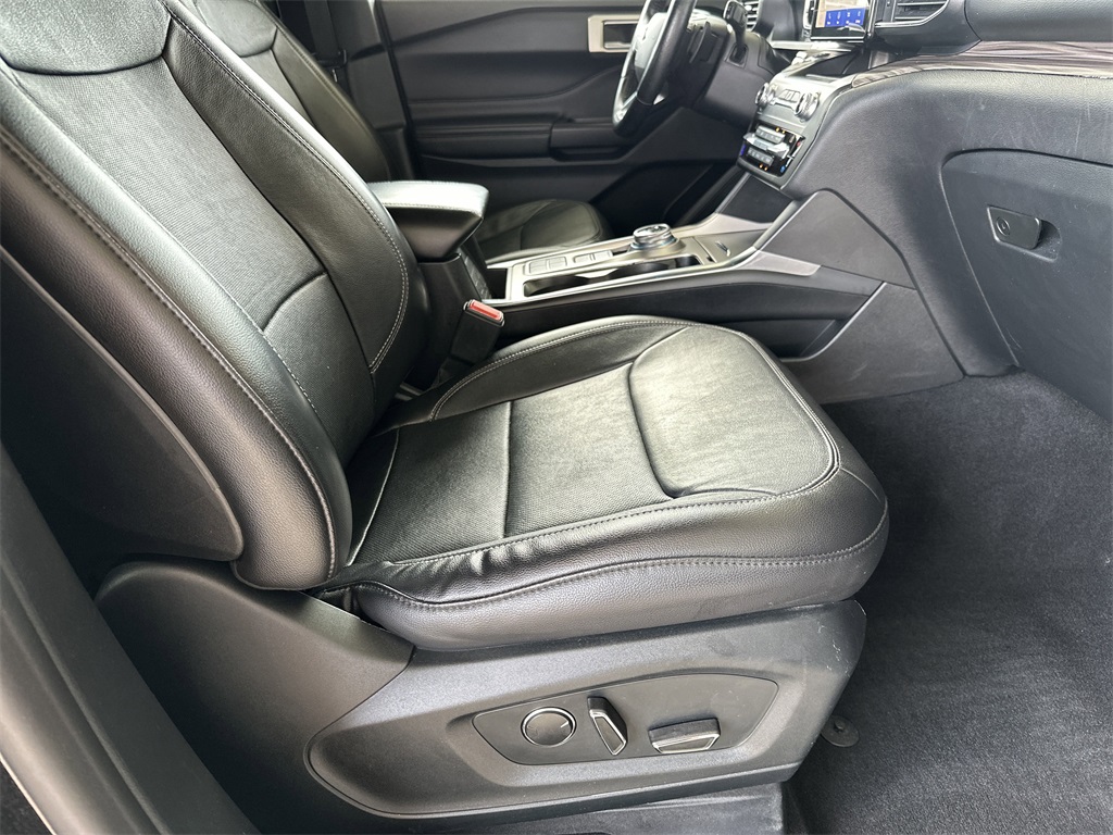 2020 Ford Explorer Limited photo 32
