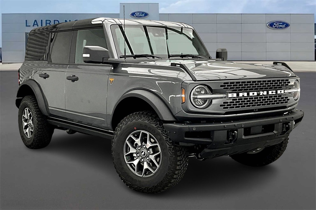 2025 Ford Bronco Badlands photo 2