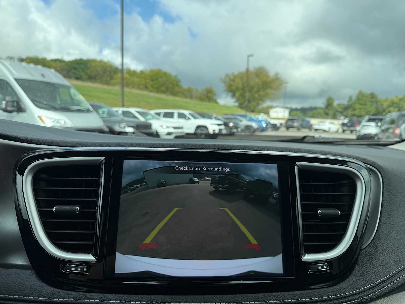 2024 Chrysler Pacifica Touring L photo 26