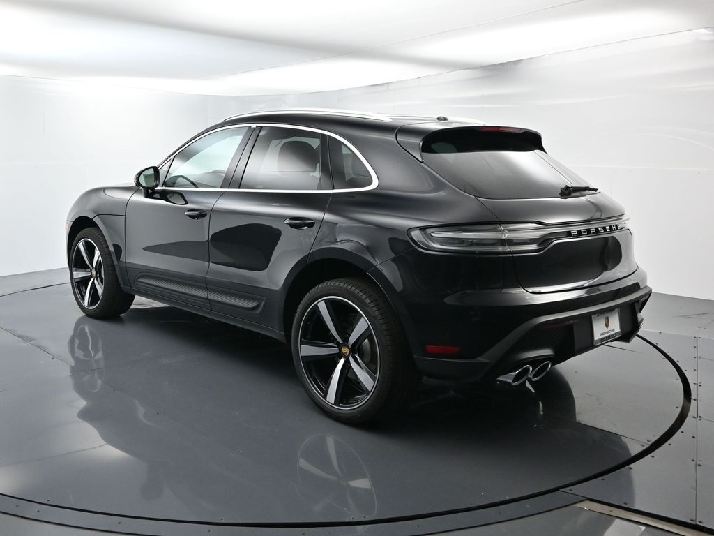 2025 Porsche Macan T photo 2