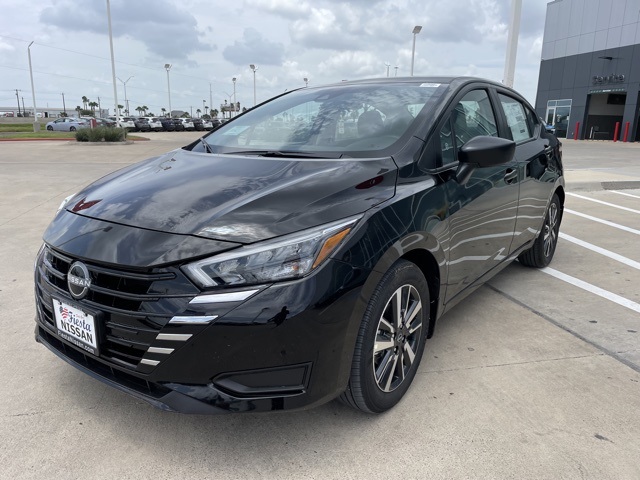 2025 Nissan Versa S photo 4