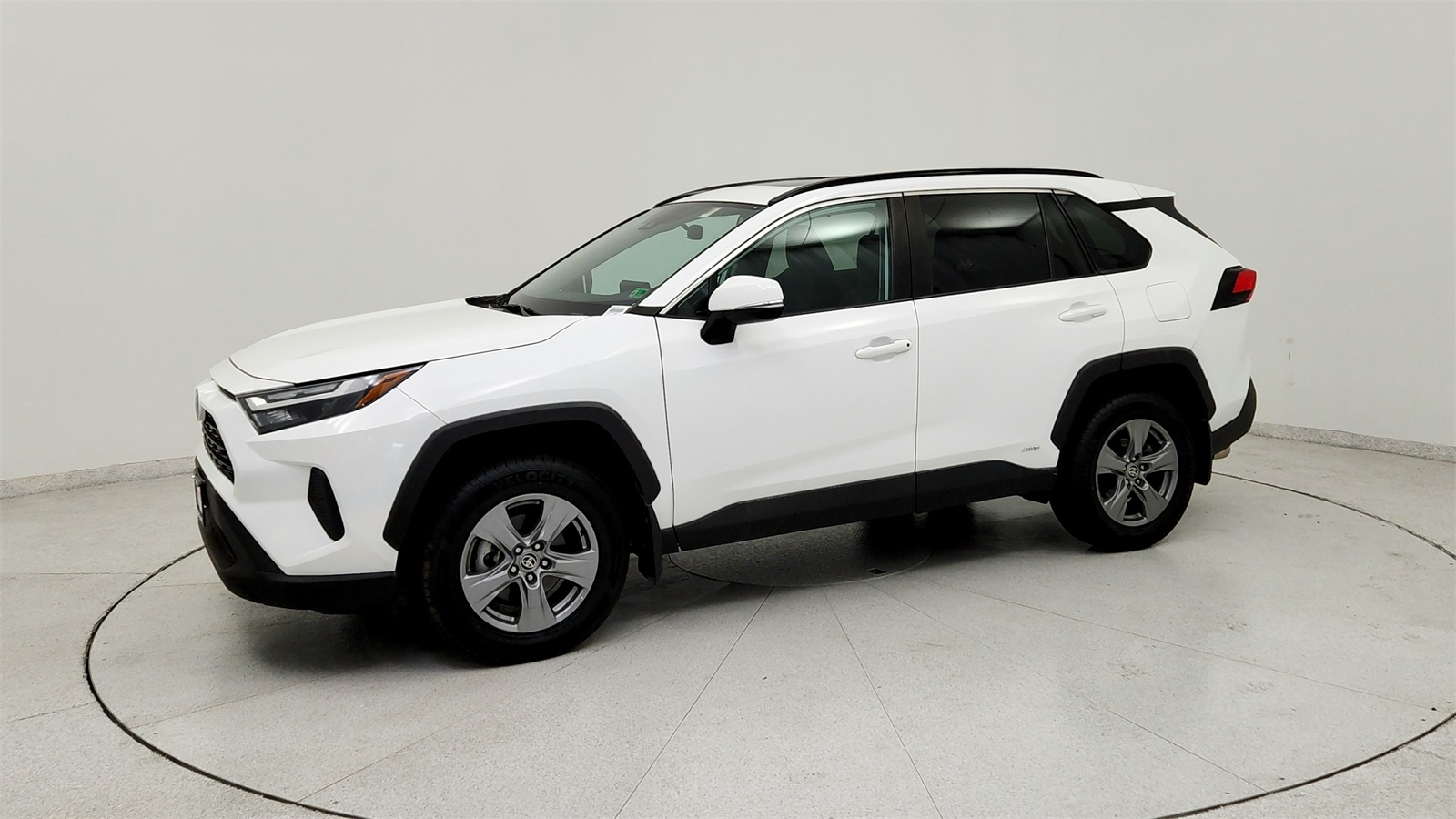 2022 Toyota RAV4 Hybrid XLE photo 3
