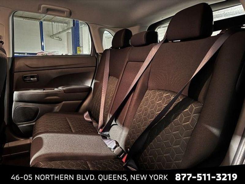 2025 Mitsubishi Outlander Sport ES photo 22