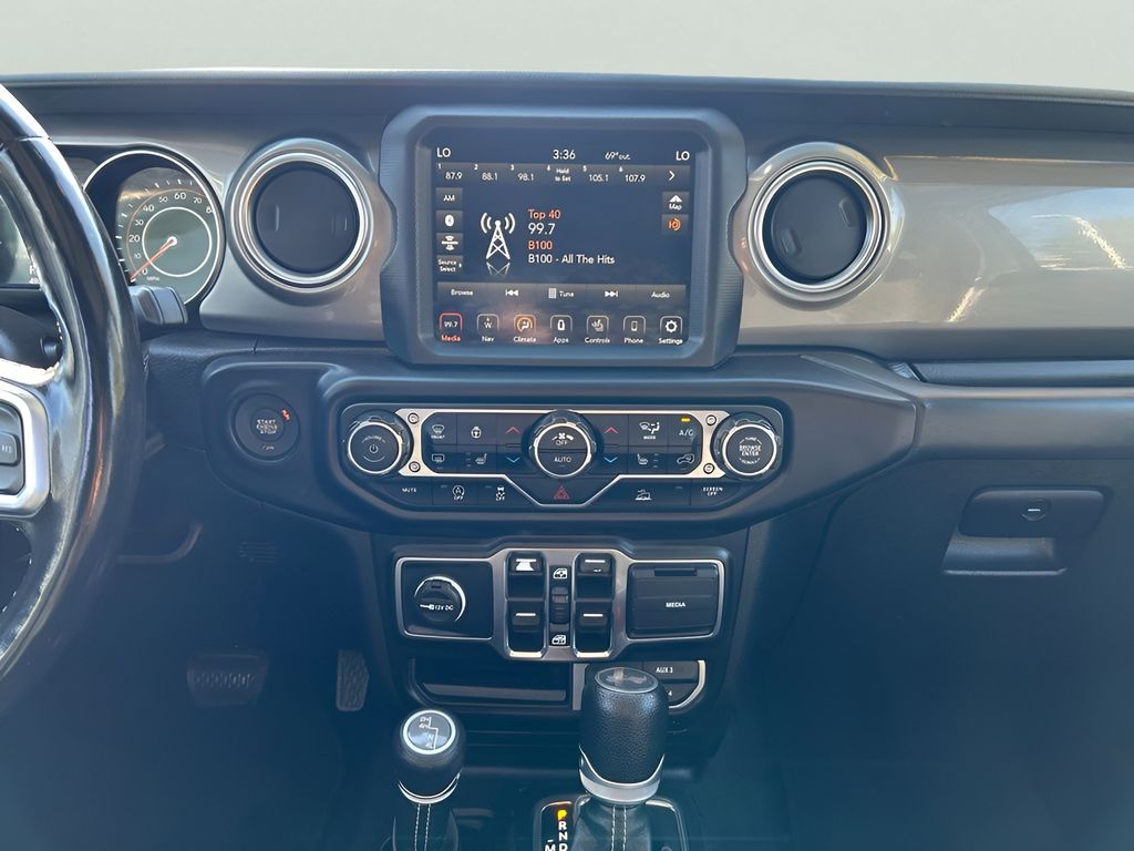 2022 Jeep Wrangler Unlimited Sahara photo 13
