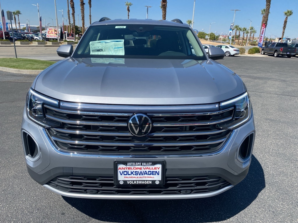 2026 Volkswagen Atlas SE photo 2