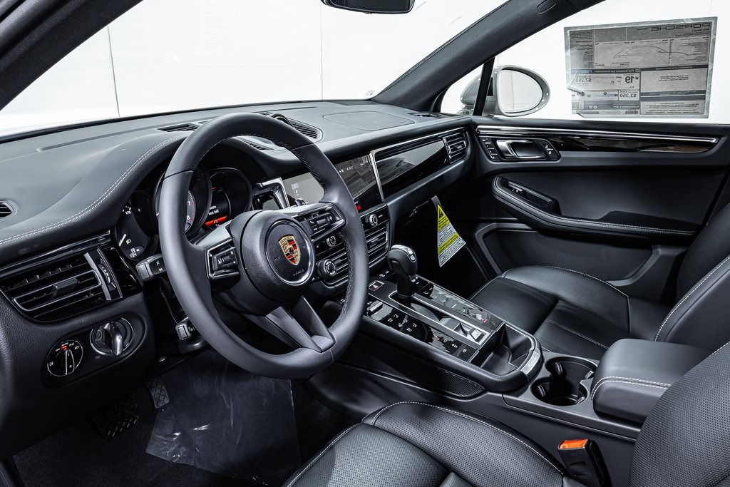 2025 Porsche Macan S photo 4