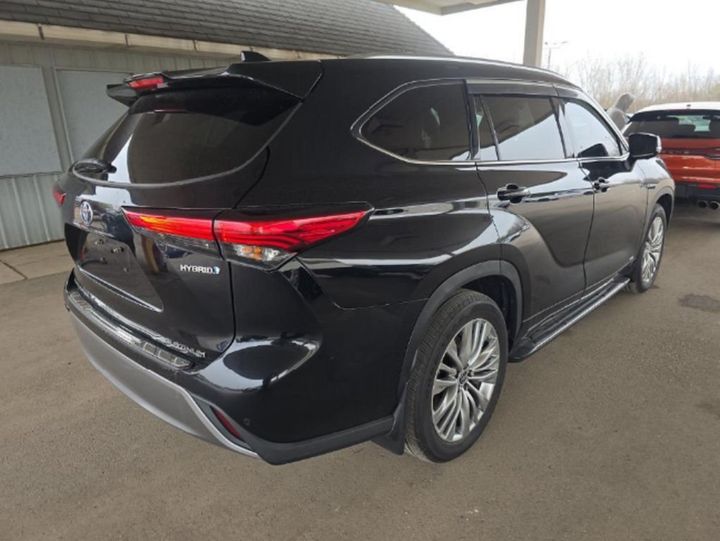 2023 Toyota Highlander Hybrid Platinum photo 4