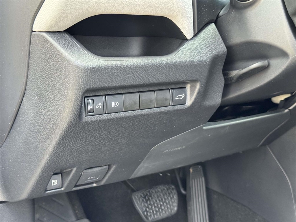 2022 Toyota RAV4 Hybrid XLE photo 24