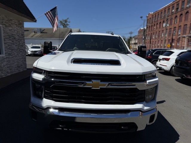 2024 Chevrolet Silverado 3500HD LT photo 2