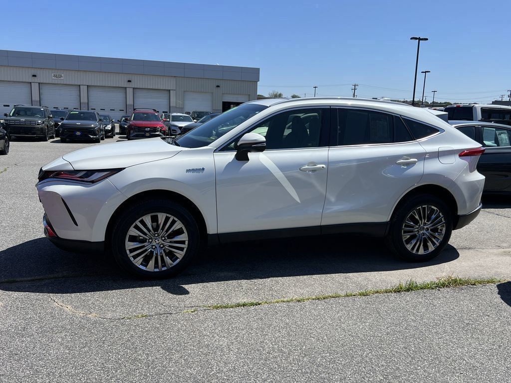 2021 Toyota Venza XLE photo 3