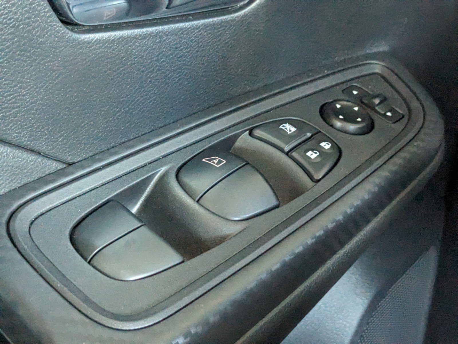 2025 Nissan Versa 1.6 SV photo 14