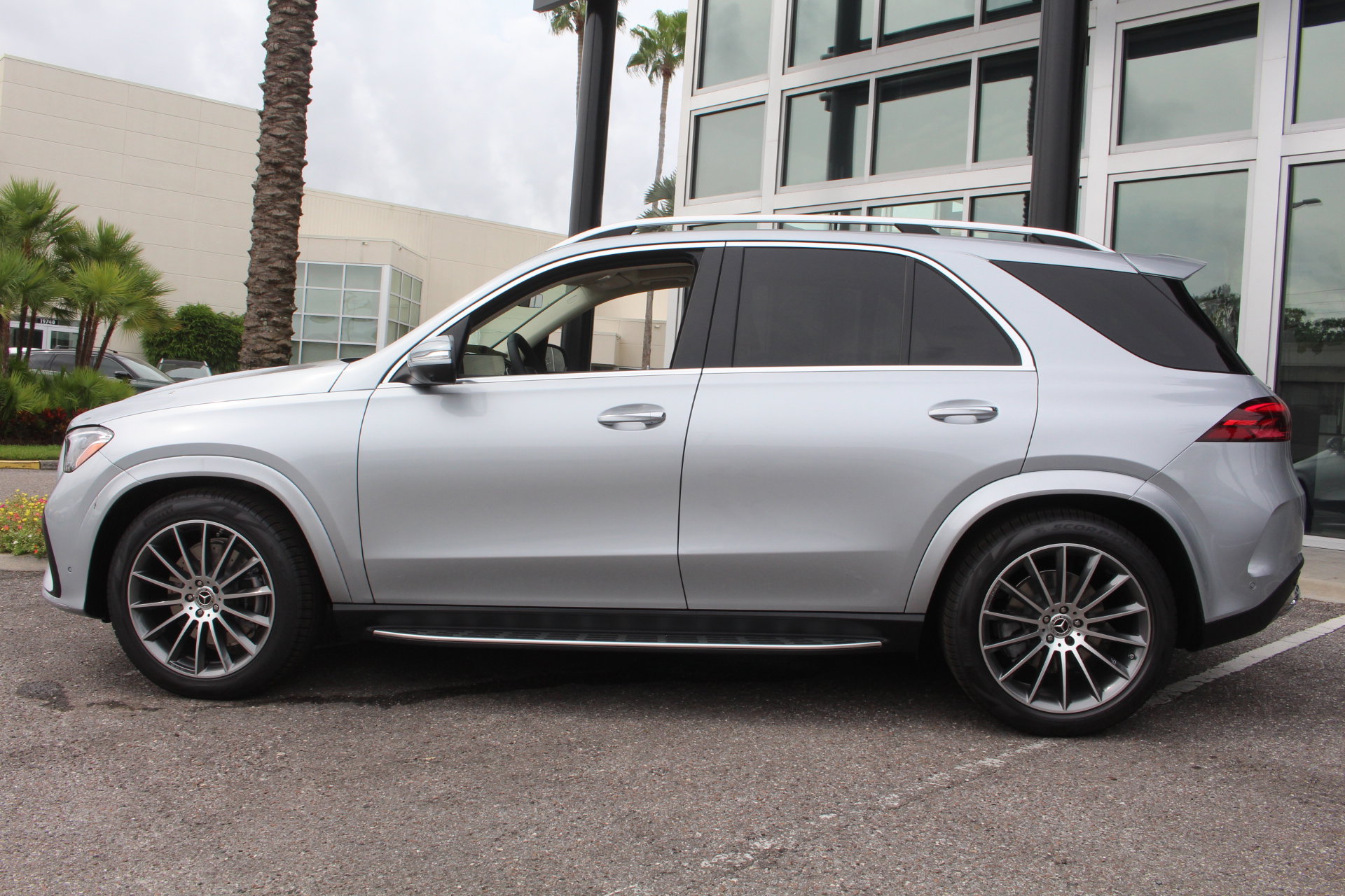 2026 Mercedes Benz GLE 450 4MATIC photo 2