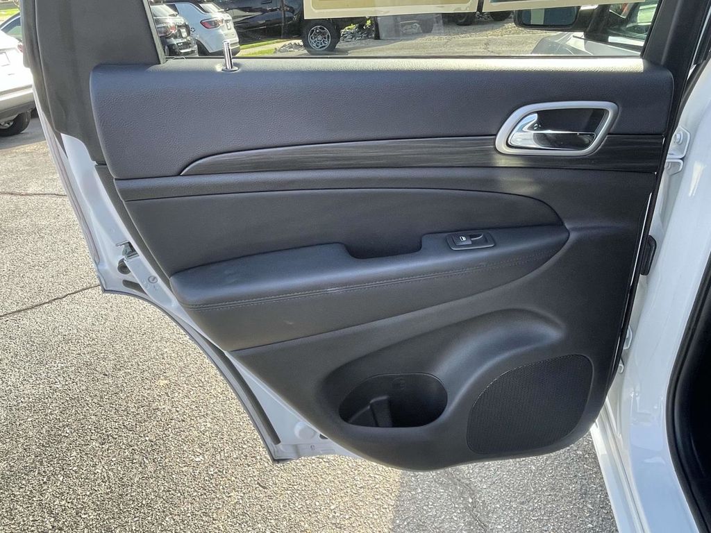 2021 Jeep Grand Cherokee Laredo X photo 15