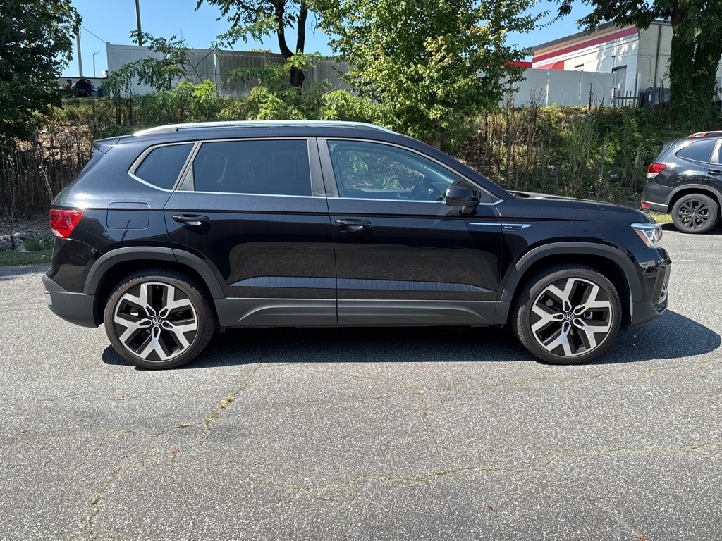 2023 Volkswagen Taos SEL photo 3