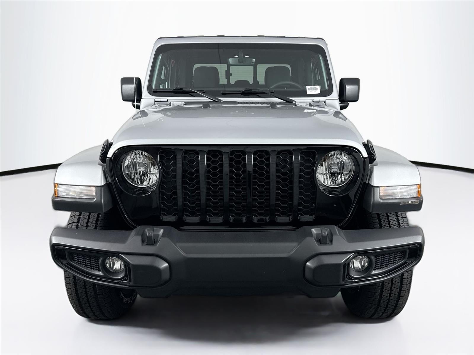 2023 Jeep Gladiator Willys photo 3