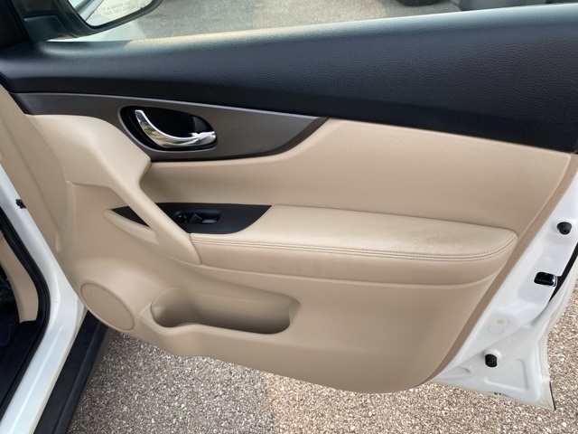 2016 Nissan Rogue SV photo 28
